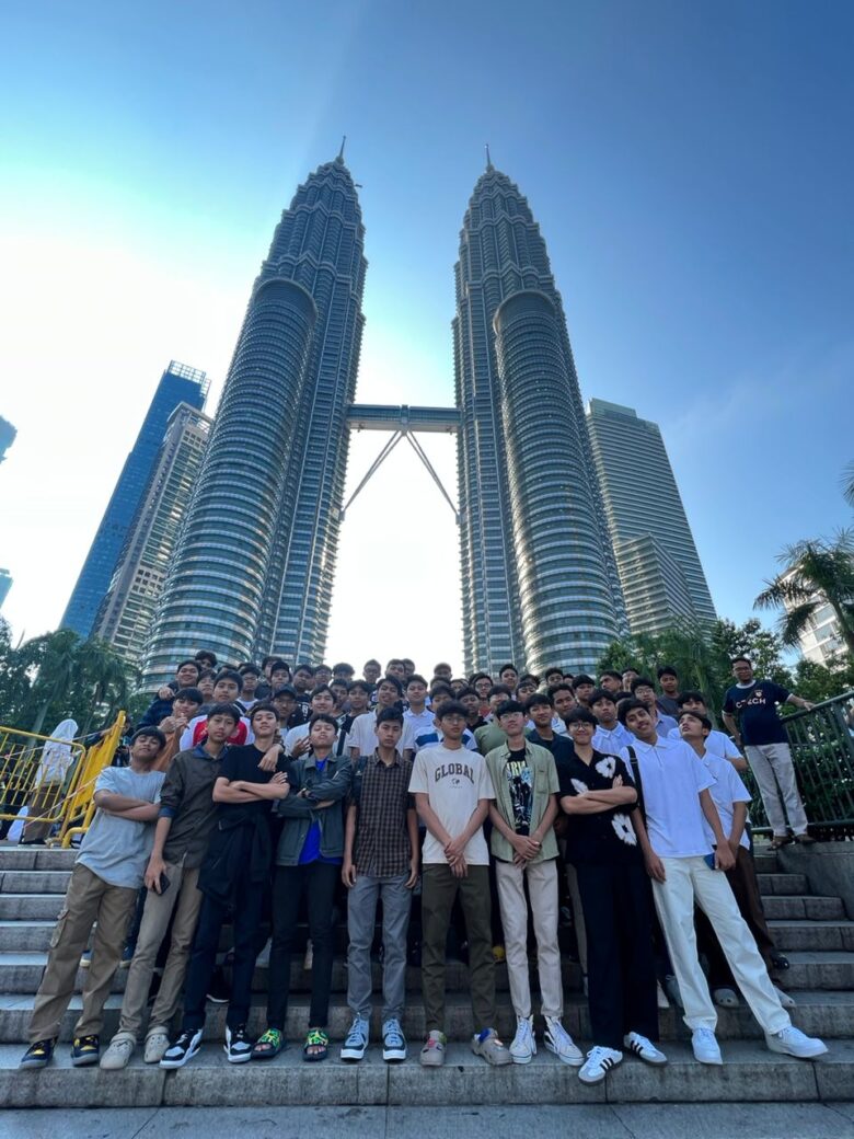 Angkatan 24 SMA Albayan Cibadak (Zethavosta) goes to Singapura– Malaysia